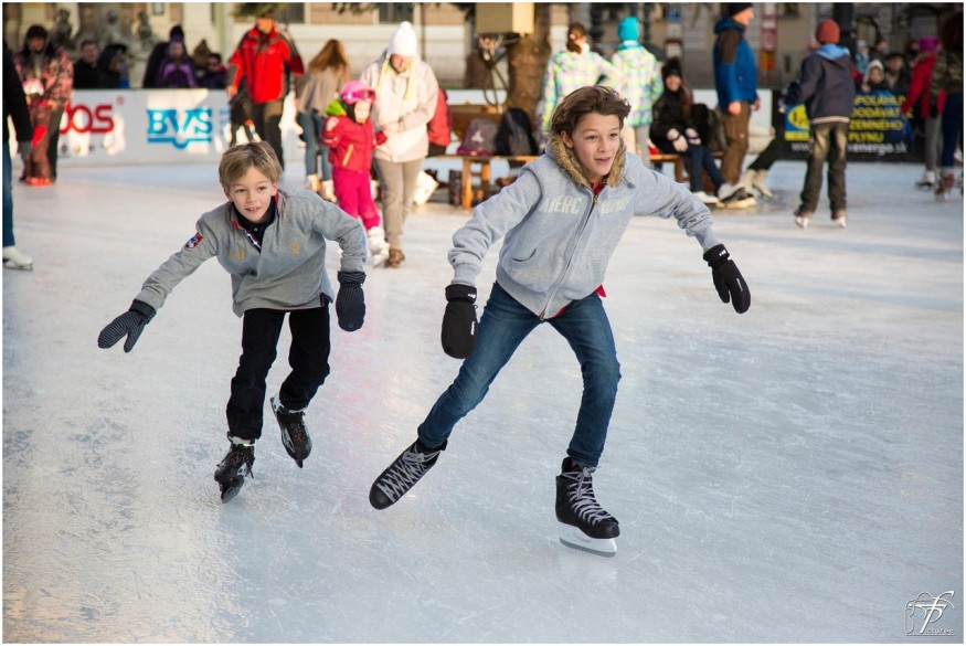 Physical fitness, physical activity and screen time influence adolescents’ brain