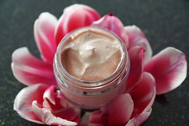 Eye retinol cream