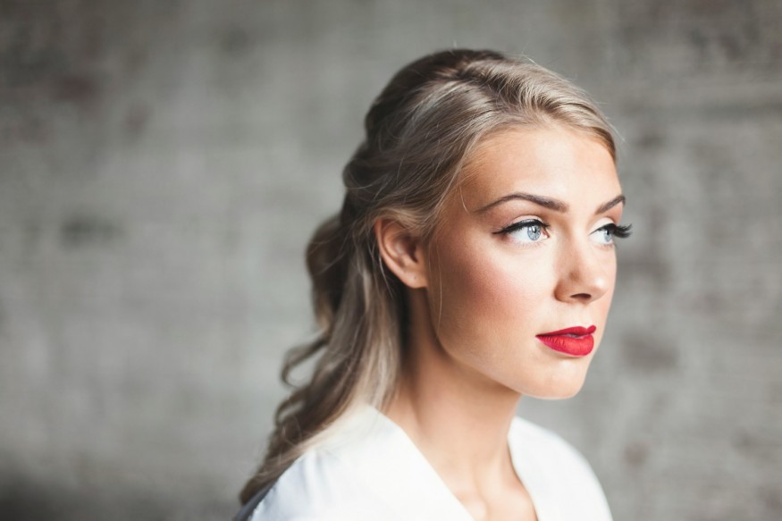 girl with long lashes