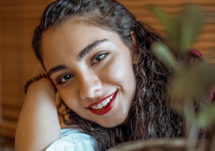 girl in red lipstick