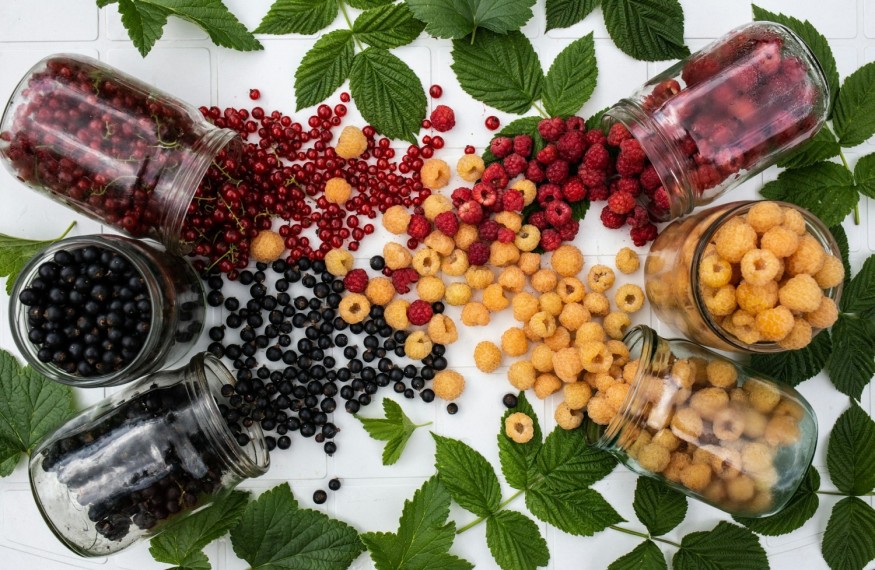 different kinds of berries